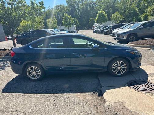 Pacific Blue Metallic 2019 Chevrolet Cruze LT