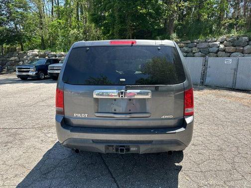 Polished Metal Metallic 2013 Honda Pilot LX