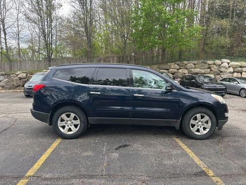 Dark Blue Metallic 2011 Chevrolet Traverse LT
