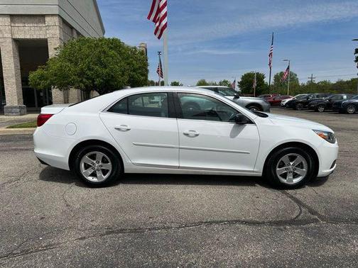 Summit White 2014 Chevrolet Malibu 1LS
