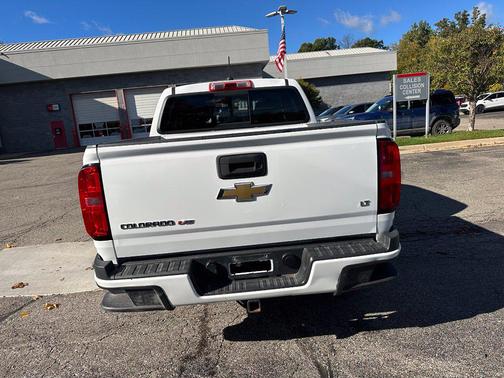 Summit White 2019 Chevrolet Colorado LT