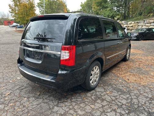 2012 Chrysler Town & Country Touring-L