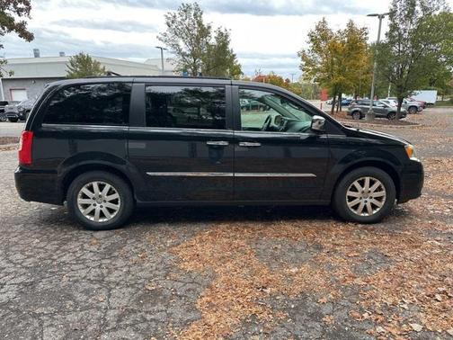 2012 Chrysler Town & Country Touring-L