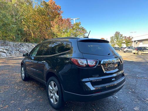 Mosaic Black Metallic 2017 Chevrolet Traverse 1LT