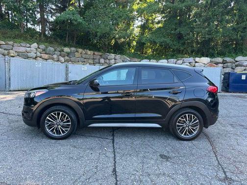 Black Noir Pearl 2019 Hyundai TUCSON SE