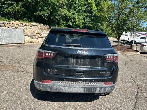 Diamond Black Crystal Pearlcoat 2019 Jeep Compass Limited