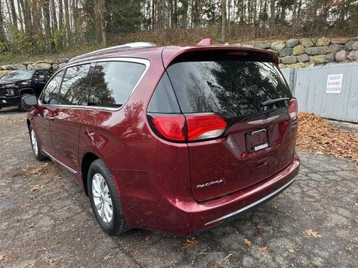 2018 Chrysler Pacifica Touring-L