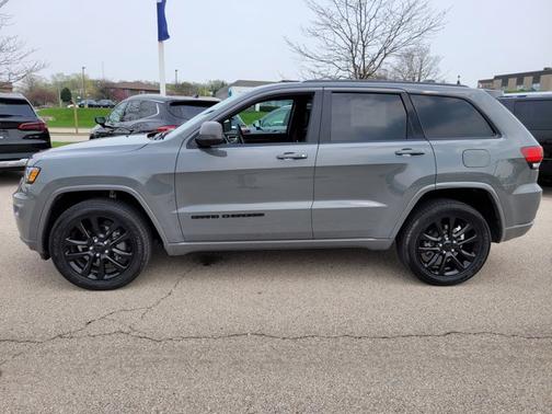Photo 3 of 25 of 2020 Jeep Grand Cherokee Altitude