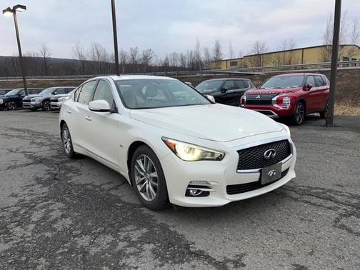Photo 3 of 20 of 2016 INFINITI Q50 3.0T Premium