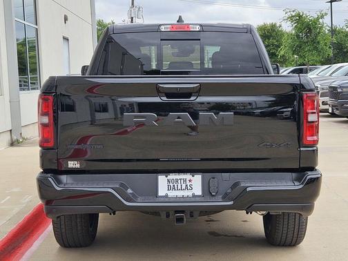 Diamond Black Crystal Pearlcoat 2026 RAM 1500 Big Horn/Lone Star