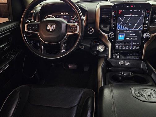 Diamond Black Crystal Pearlcoat 2021 RAM 1500 Laramie