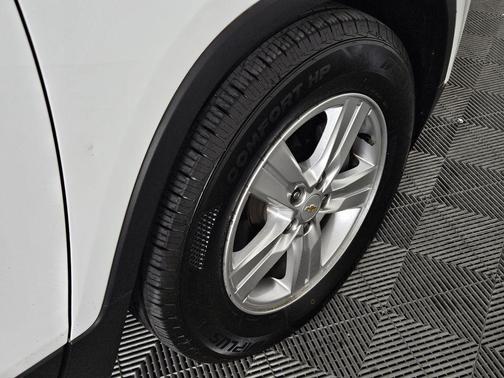 Summit White 2021 Chevrolet Trax LT