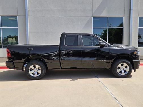 Diamond Black Crystal Pearlcoat 2026 RAM 1500 Tradesman