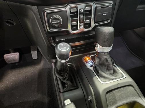 2022 Jeep Gladiator Sport S