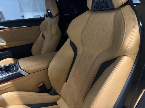 2022 BMW M8 Competition