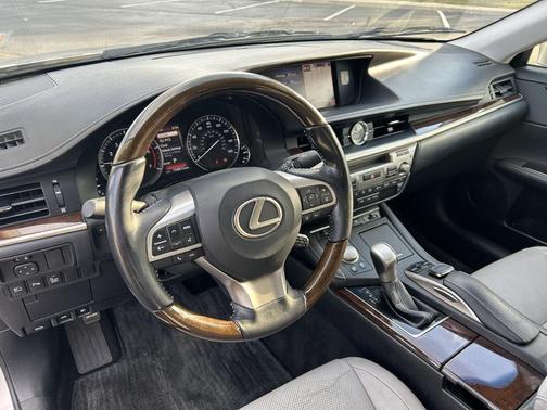 2016 Lexus ES 300h Base