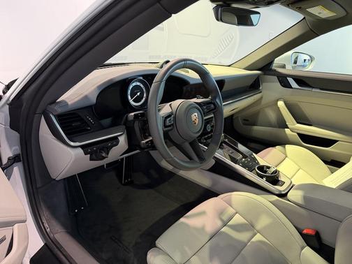 2024 Porsche 911 Carrera GTS