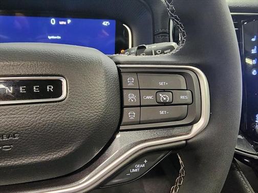 2024 Jeep Wagoneer Base