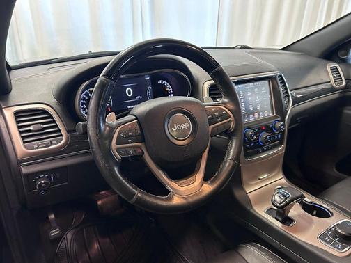 Brilliant Black Crystal Pearlcoat 2015 Jeep Grand Cherokee Overland