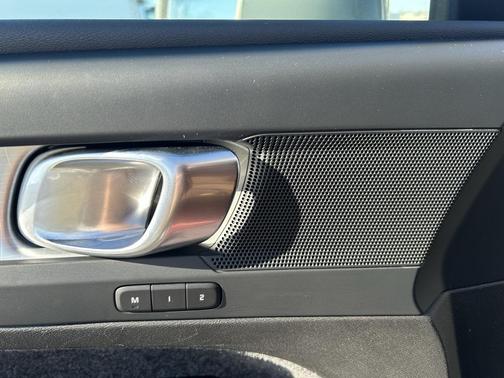 2024 Volvo XC40 B5 Core