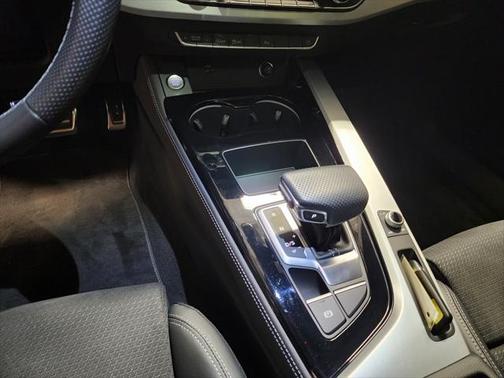 2022 Audi A4 45 S line Premium Plus