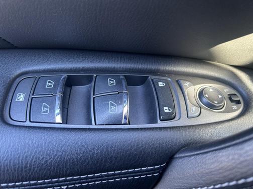 2016 INFINITI QX80 Base