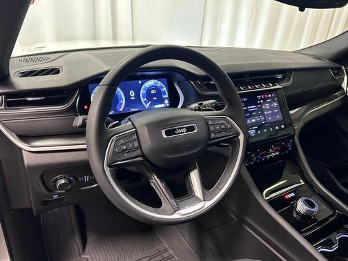 Bright White Clearcoat 2023 Jeep Grand Cherokee L Altitude