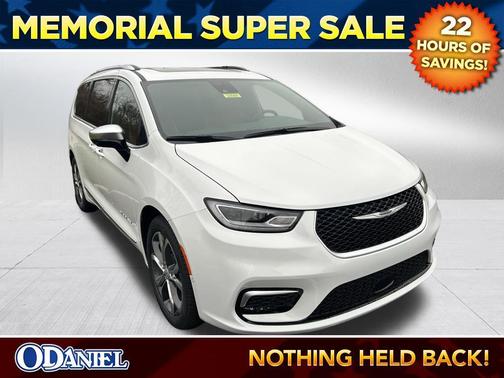 Bright White Clearcoat 2026 Chrysler Pacifica L