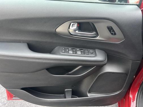 2025 Chrysler Pacifica L