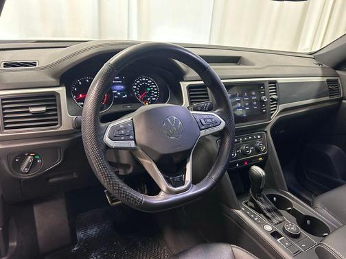 Pure White 2021 Volkswagen Atlas Cross Sport 3.6L V6 SE w/Technology R-Line