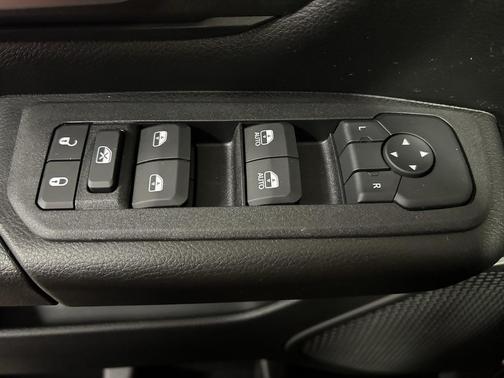 2026 RAM 1500 Warlock Crew Cab 4x4 5'7' Box