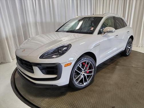 2024 Porsche Macan Base