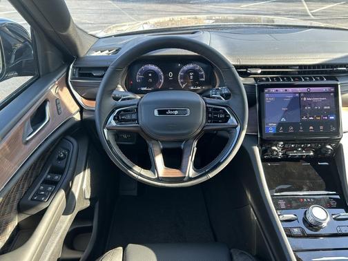 2025 Jeep Grand Cherokee Summit