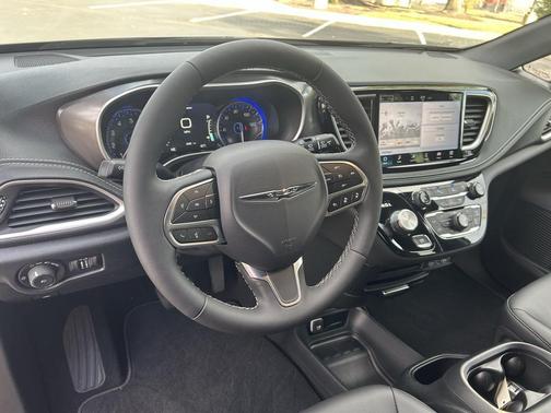 2025 Chrysler Pacifica L