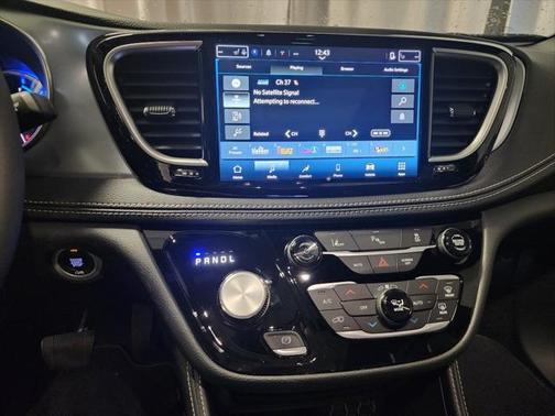 2025 Chrysler Pacifica Hybrid Select