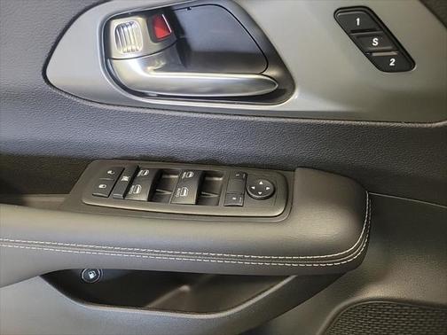 2025 Chrysler Pacifica Hybrid Select