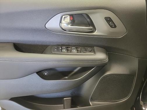 2025 Chrysler Pacifica Hybrid Select