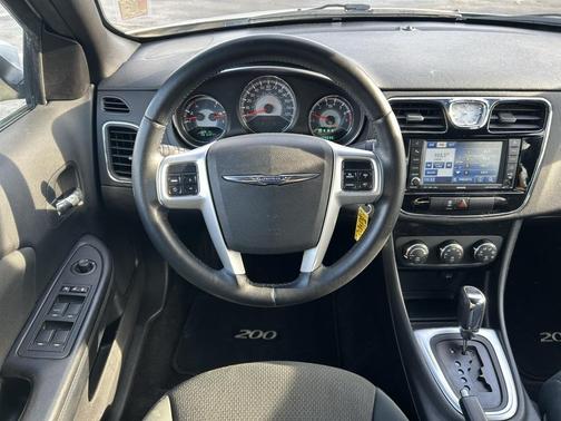 2011 Chrysler 200 Touring