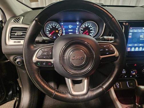 Diamond Black Crystal Pearlcoat 2018 Jeep Compass Sport