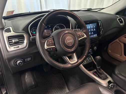 Diamond Black Crystal Pearlcoat 2018 Jeep Compass Sport