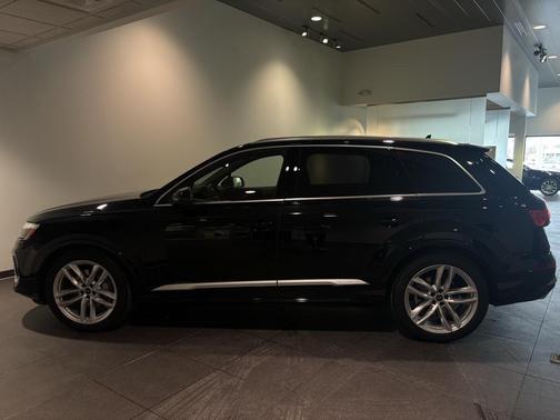 2025 Audi Q7 55 Premium Plus
