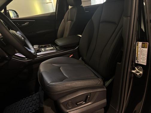 2025 Audi Q7 55 Premium Plus