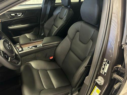 2023 Volvo V60 Cross Country B5 Plus