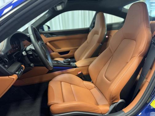 2025 Porsche 911 Carrera 4 GTS