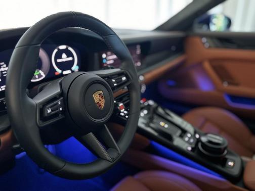 2025 Porsche 911 Carrera 4 GTS