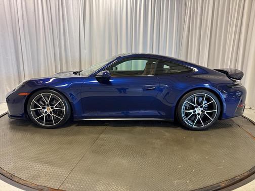2025 Porsche 911 Carrera 4 GTS