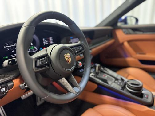 2025 Porsche 911 Carrera 4 GTS