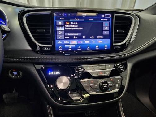 2025 Chrysler Pacifica Hybrid Select