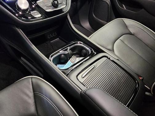 2025 Chrysler Pacifica Hybrid Select