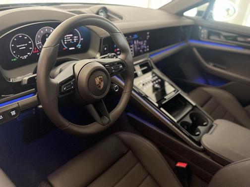2025 Porsche Panamera 4